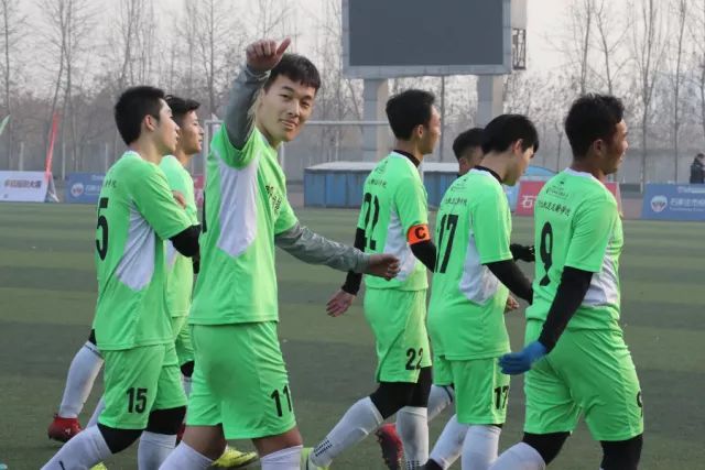 世界杯夺冠两周年，安东内拉晒梅西和金杯同框照