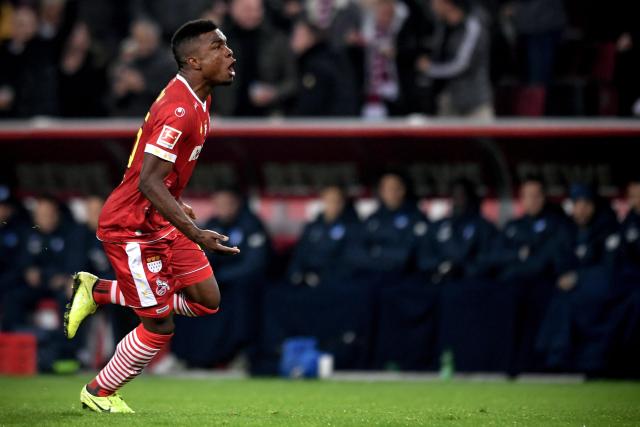 湖人官宣签回21岁前锋 夏季联赛场均4分3篮板